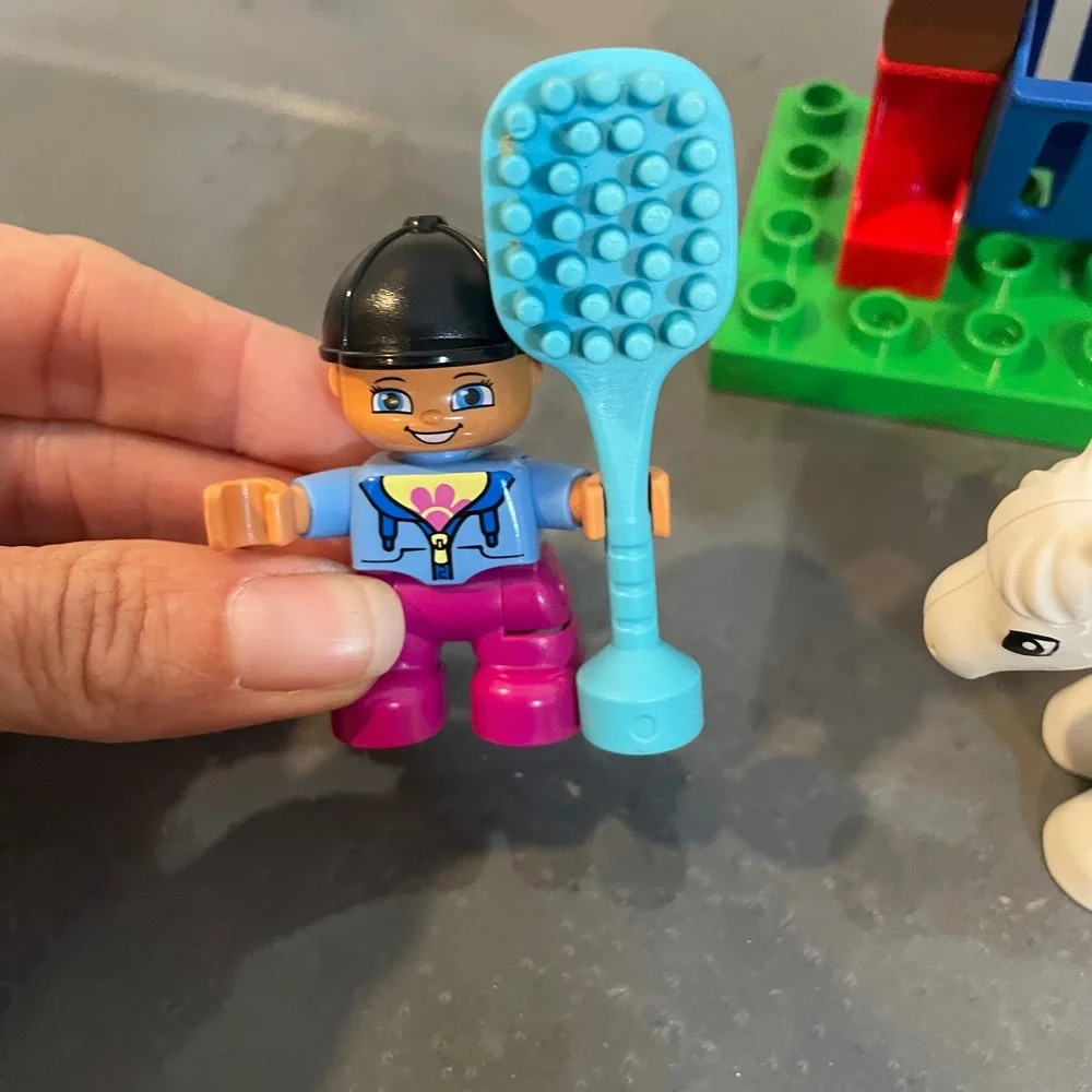 LEGO Duplo 10806 Horse Set Stable Farm White Ponies Rider Accessories Equestrian